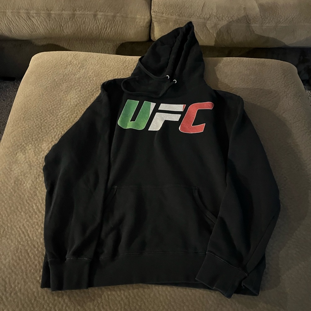 Men’s UFC hoodie
